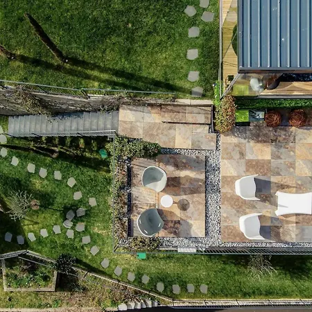 Charming Retreat In Hotell